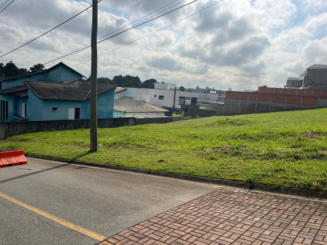 #401 - Terreno em condomínio para Venda em Jandira - SP