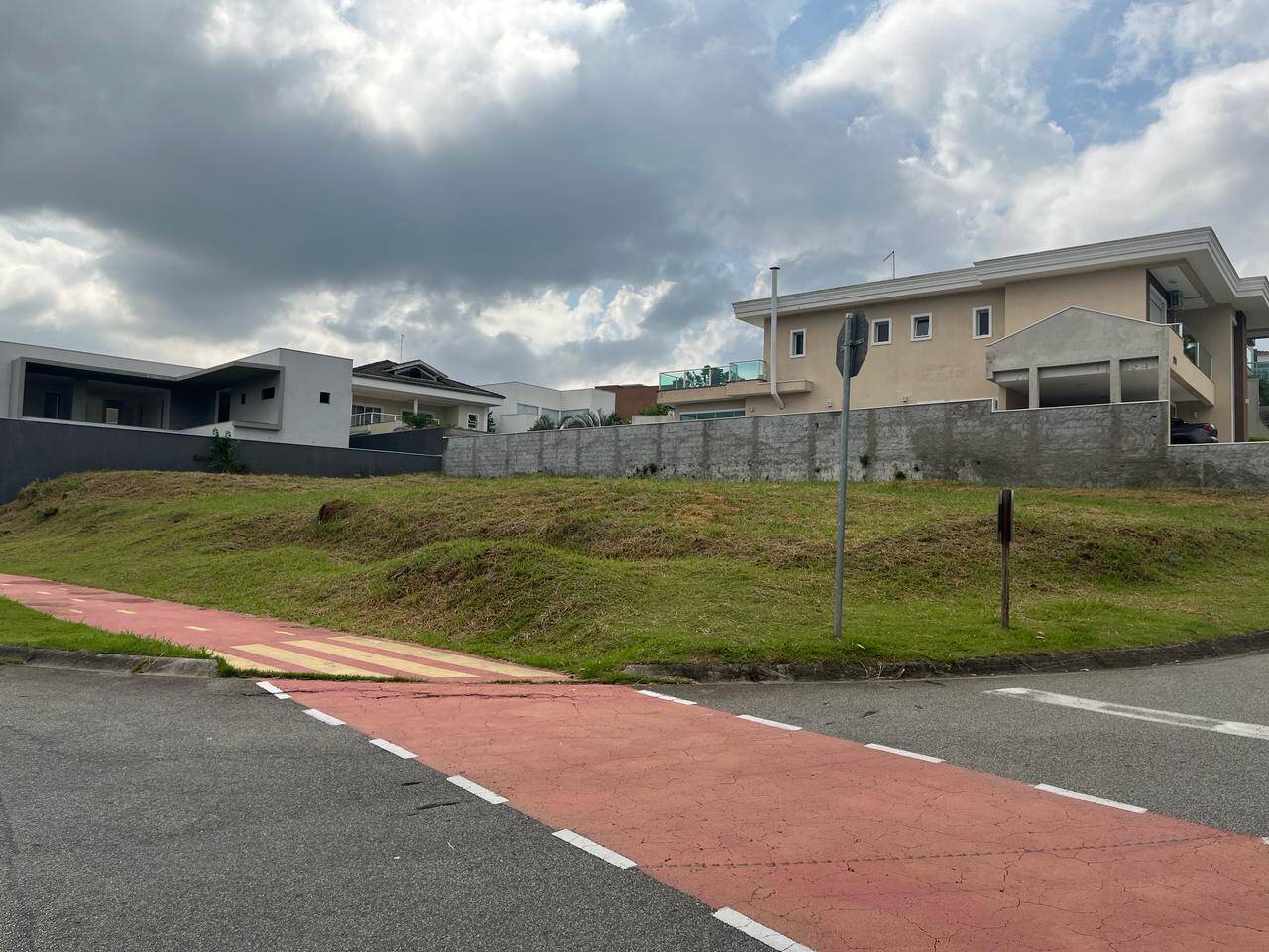 #408 - Terreno em condomínio para Venda em Jandira - SP