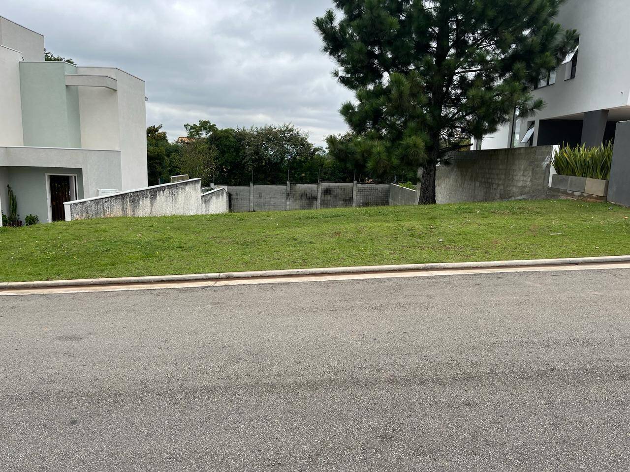 #438 - Terreno em condomínio para Venda em Carapicuíba - SP