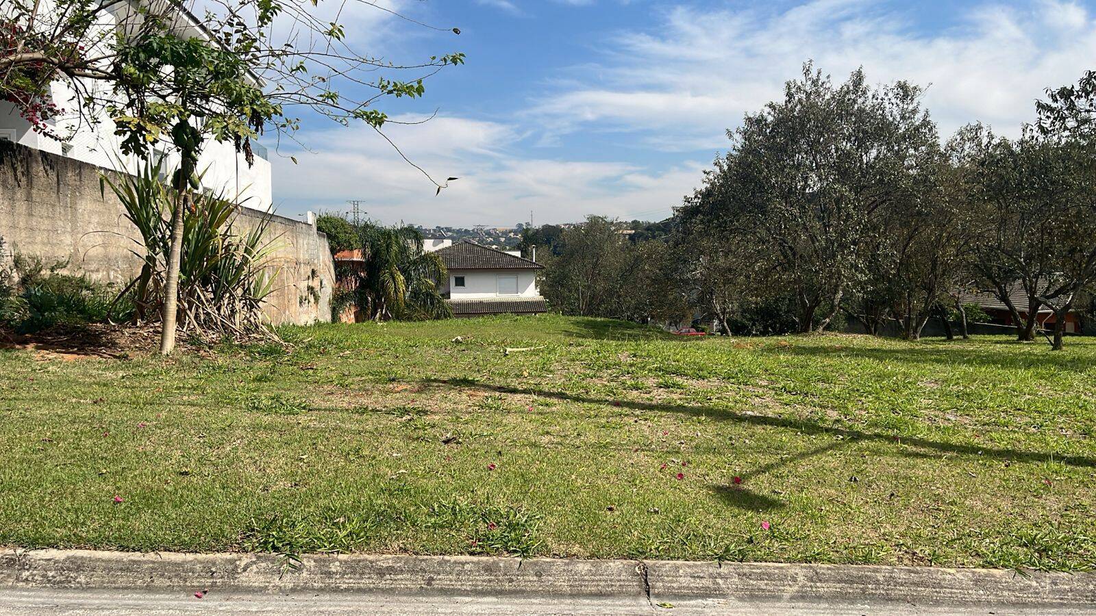 #650 - Terreno em condomínio para Venda em Jandira - SP