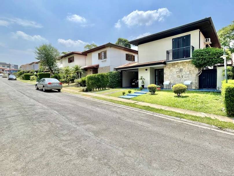 #907 - Casa em condomínio para Venda em Cotia - SP