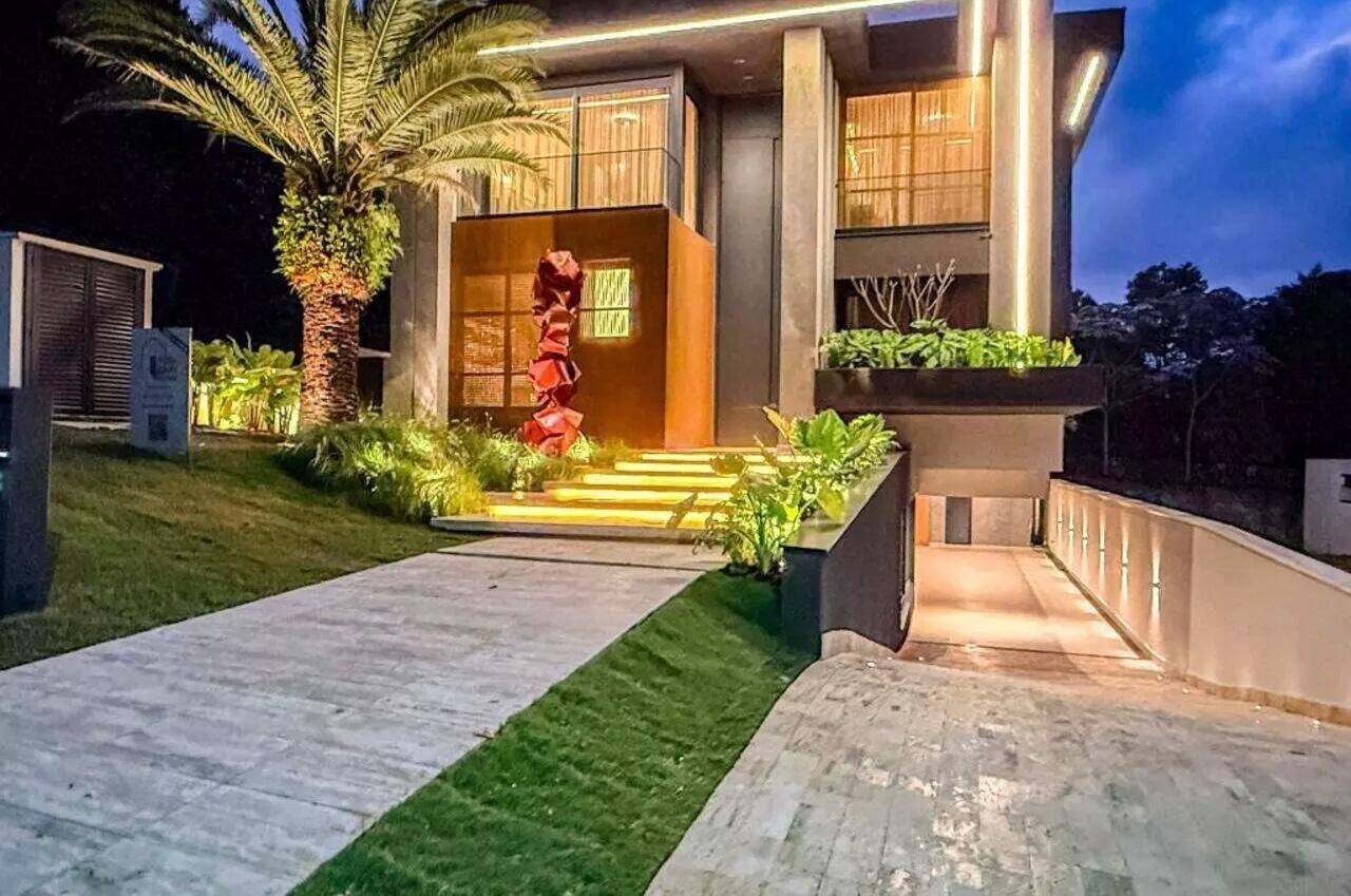 #1329 - Casa em condomínio para Venda em Santana de Parnaíba - SP