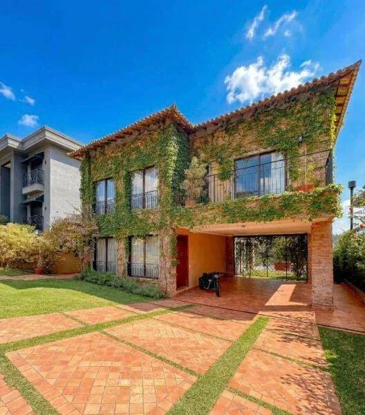 #1331 - Casa em condomínio para Venda em Santana de Parnaíba - SP