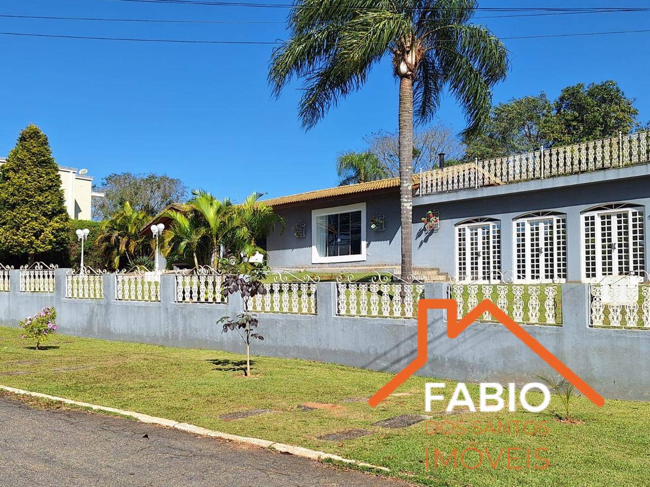 Casa de Condomínio à venda com 3 quartos, 300m² - Foto 2