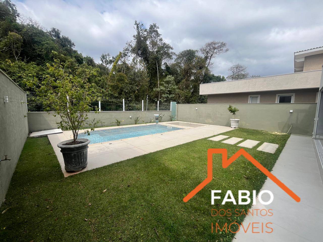 Casa de Condomínio à venda com 3 quartos, 256m² - Foto 1